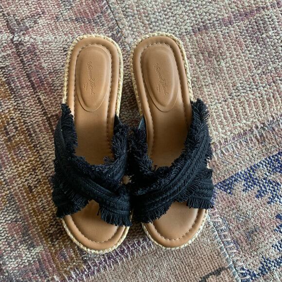 Universal Thread Women's Black Fringe Espadrille Mule Slip On Size 9.5 - Picture 2 of 3